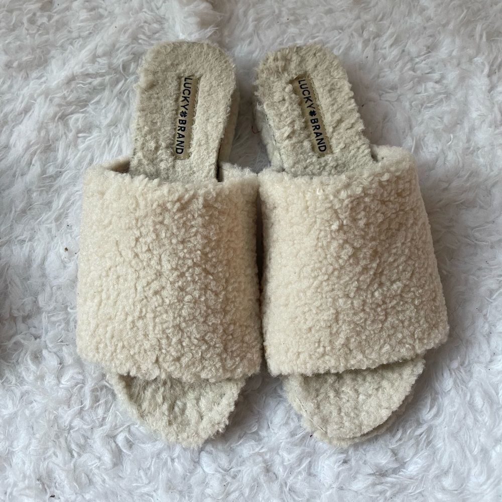Lucky Brand faux shearling slippers buff cream rubber soles size 8.5